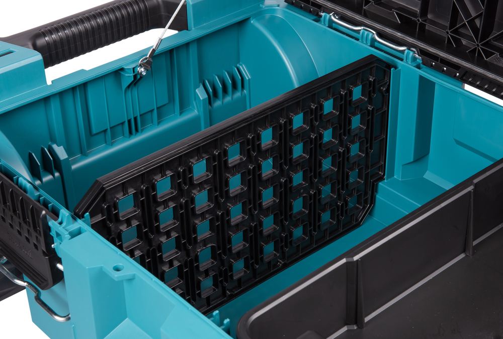 Innenansicht eines blauen Werkstattkoffers mit Trennwand Innenansicht eines blauen Werkstattkoffers mit Trennwand, ideal für die Aufbewahrung von Werkzeugen und Zubehör